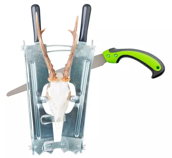 Sahapukki ja saha kauriin kallon sahaukseen - Trofeelevyt - 12510 - 1